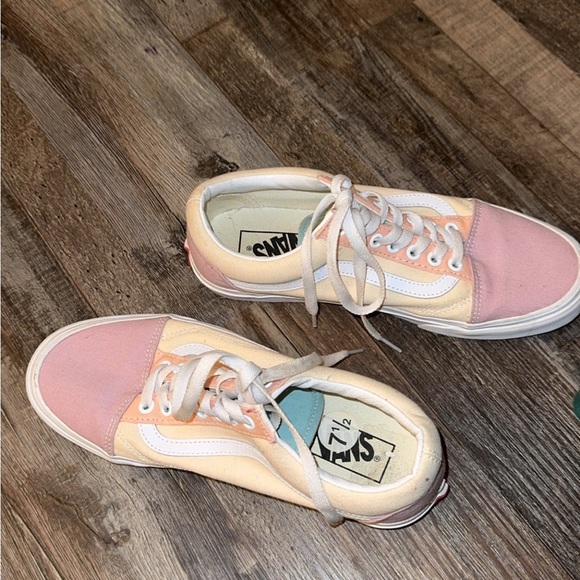 Vans - Picture 2 of 3